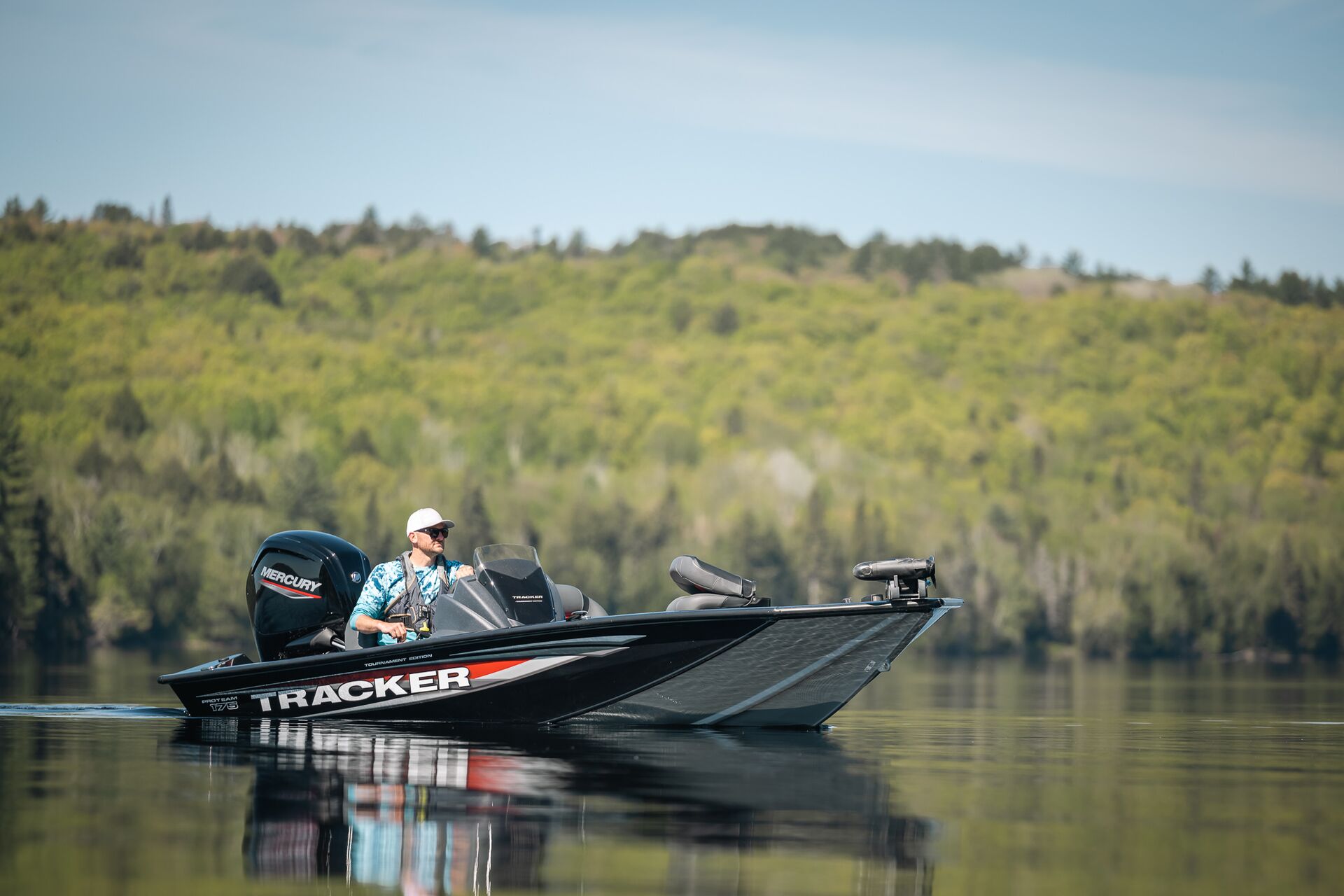 Man drives slowly in black bass boat, know the Oregon boating license requirements concept. 